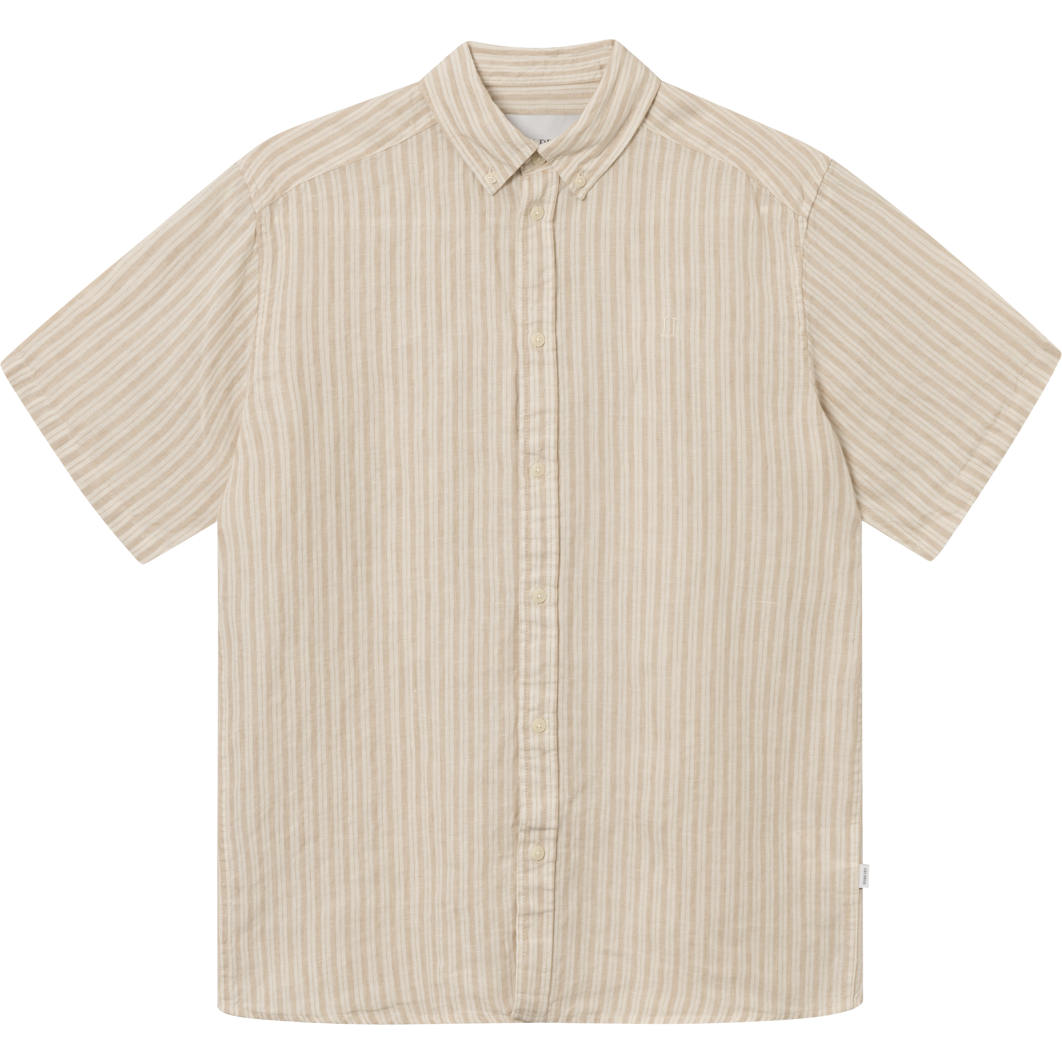 A Kris Linen SS Shirt in Light Desert Sand/Light Ivory by Les Deux displayed against a white background.