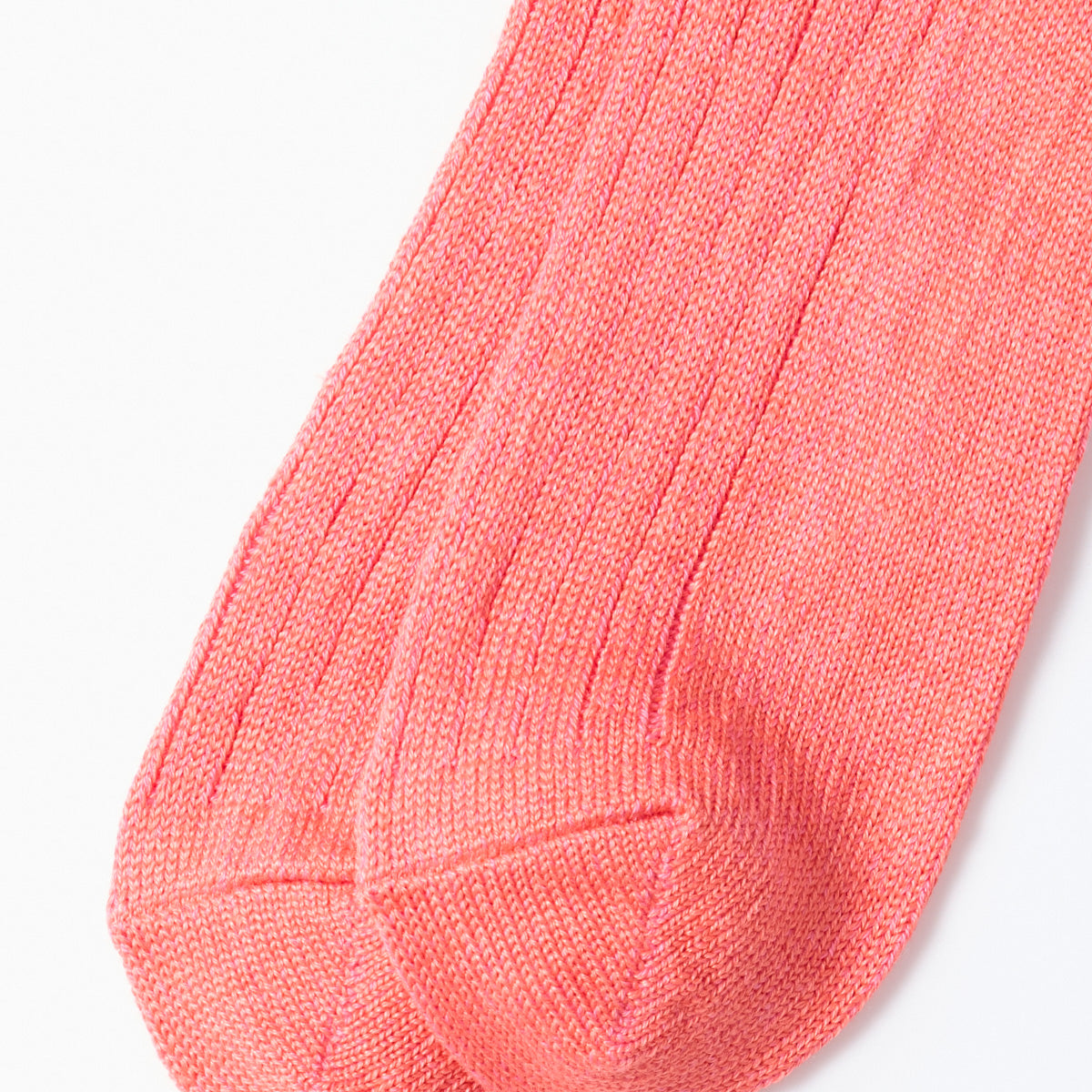 Close-up of RoToTo's Everyday Pile Ankle Socks in pink, featuring a textured ribbed knit design.