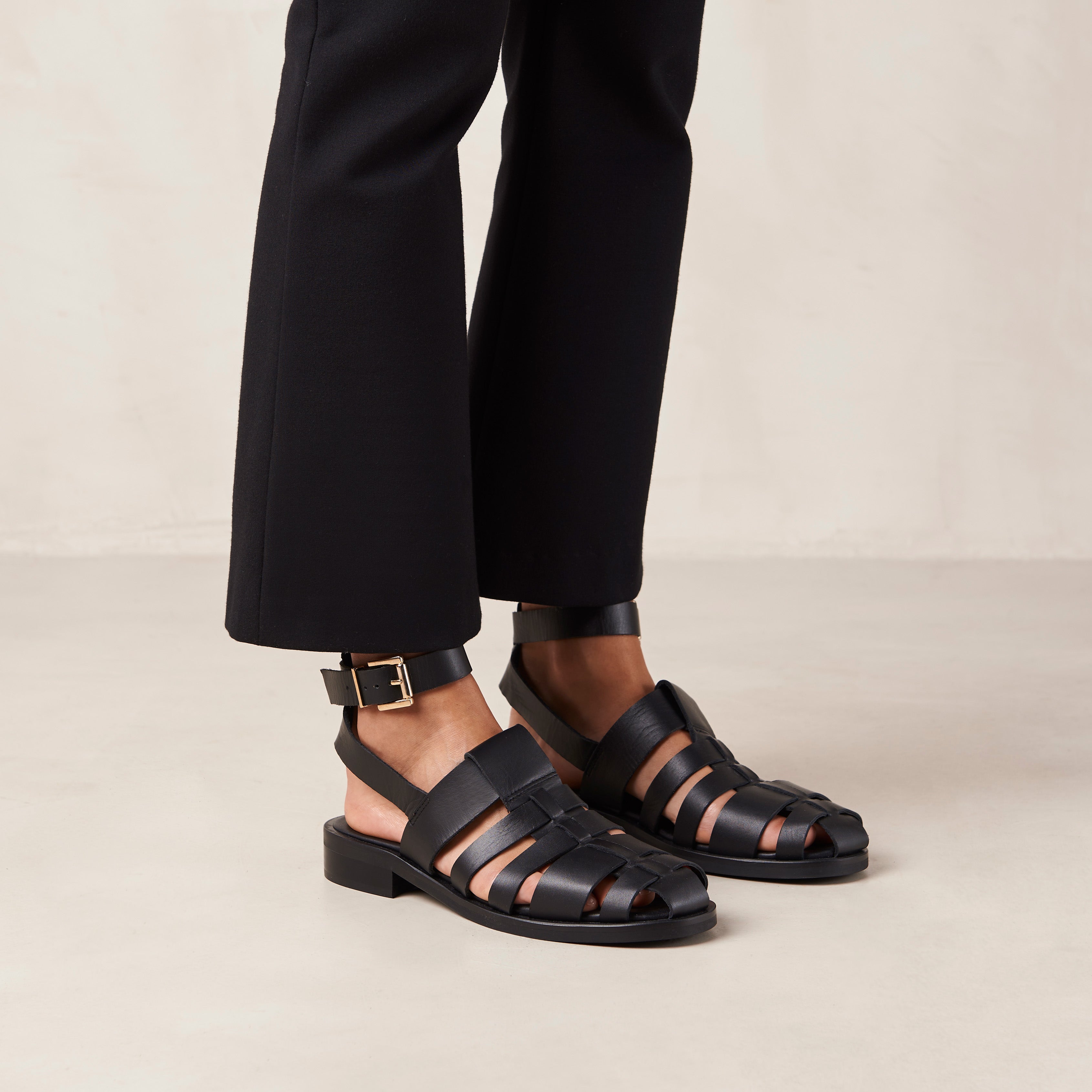 Perry Sandal, Black