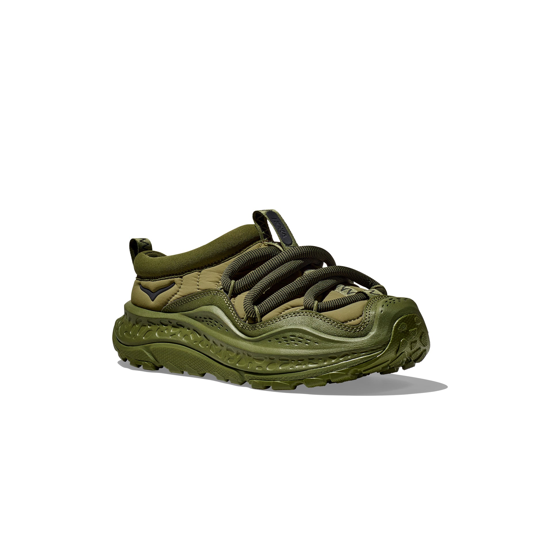 Experience ultimate comfort with the Hoka U Ora Primo in green, featuring black elastic laces and a rugged sole—perfect for post-day relaxation.