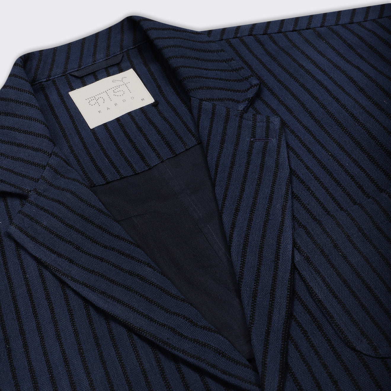 Close-up of the Kardo Hugh 2.0 Blazer in blue black stripe, featuring a notched lapel and visible inner label.