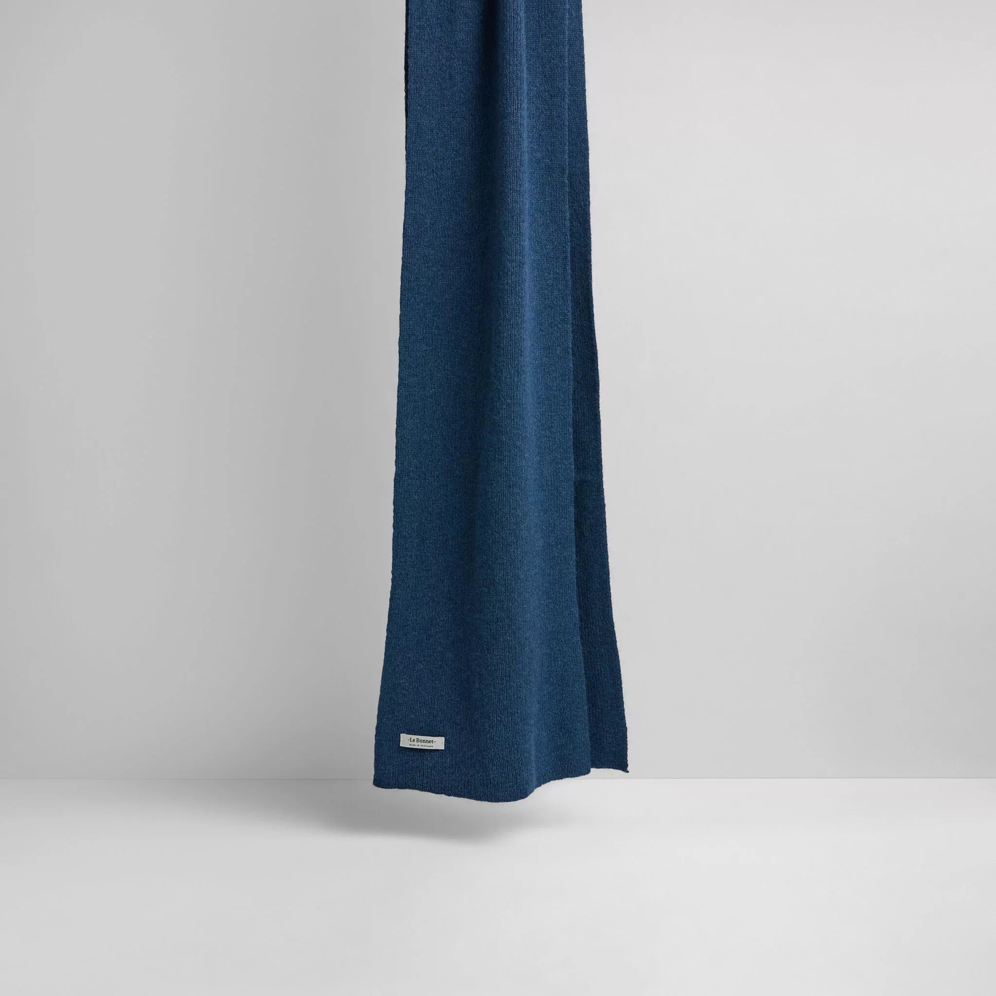 Scarf, Steel