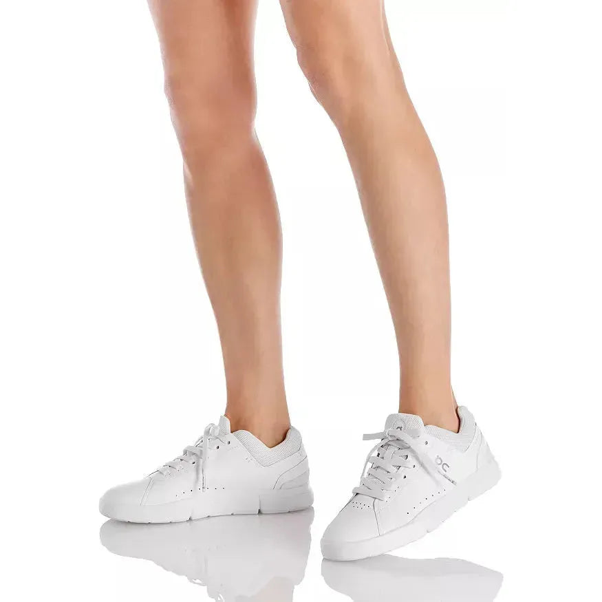 On Running M Sneakers W The Roger Advantage, All White