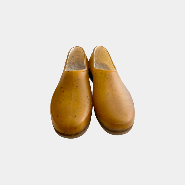 The Plasticana Gardana Gardening Clog, Doubure Ecru, features yellow rubber with brown speckles and is made from recyclable materials, shown on a light grey background.