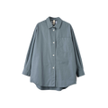 Introducing the W Oversized Painters Shirt by Margaret Howell - a loose-fitting shirt crafted from compact cotton poplin in light blue. It features a single chest pocket, white buttons, and tapered sleeves, beautifully showcased against a white background.